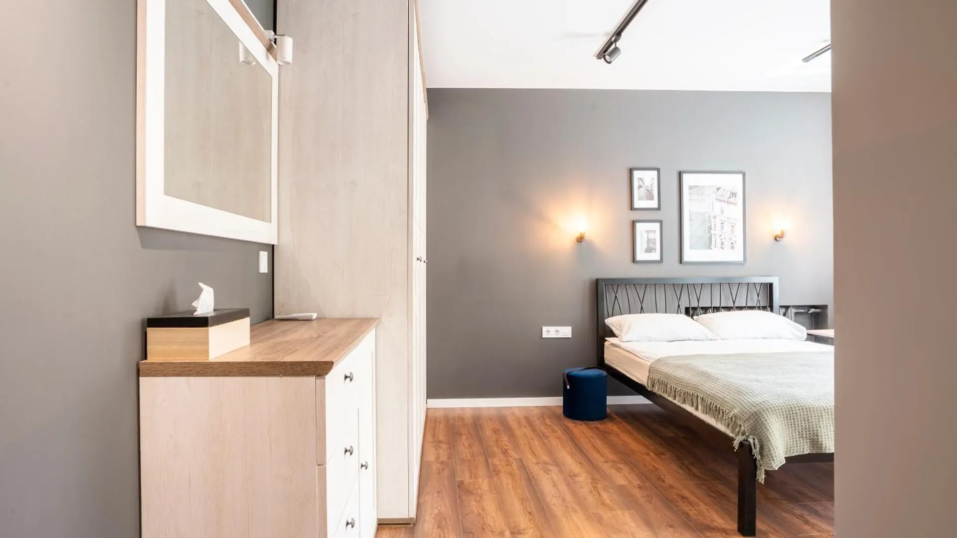 Apartamento 11 Secret Place On Mezhygirska Str Kiev Ucrânia