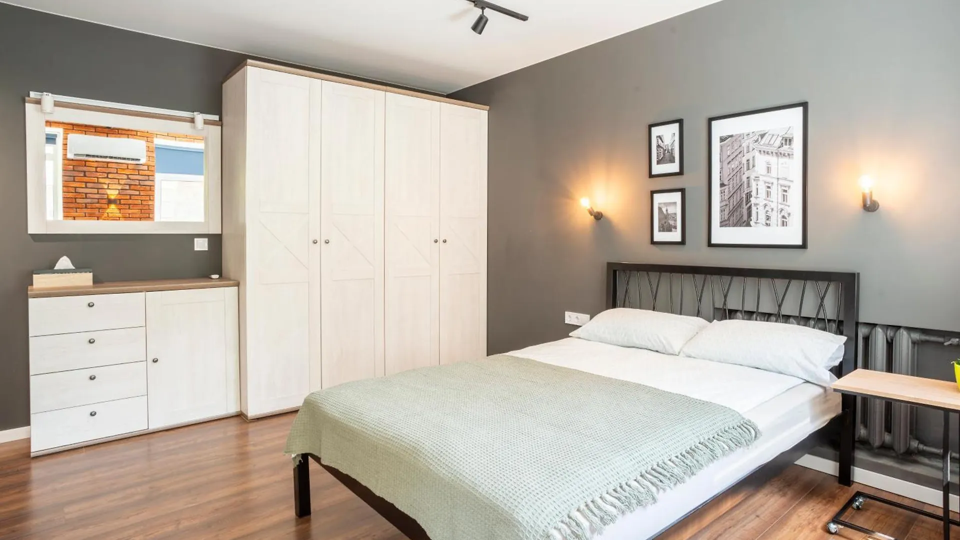 11 Secret Place On Mezhygirska Str Kyjev Apartmán